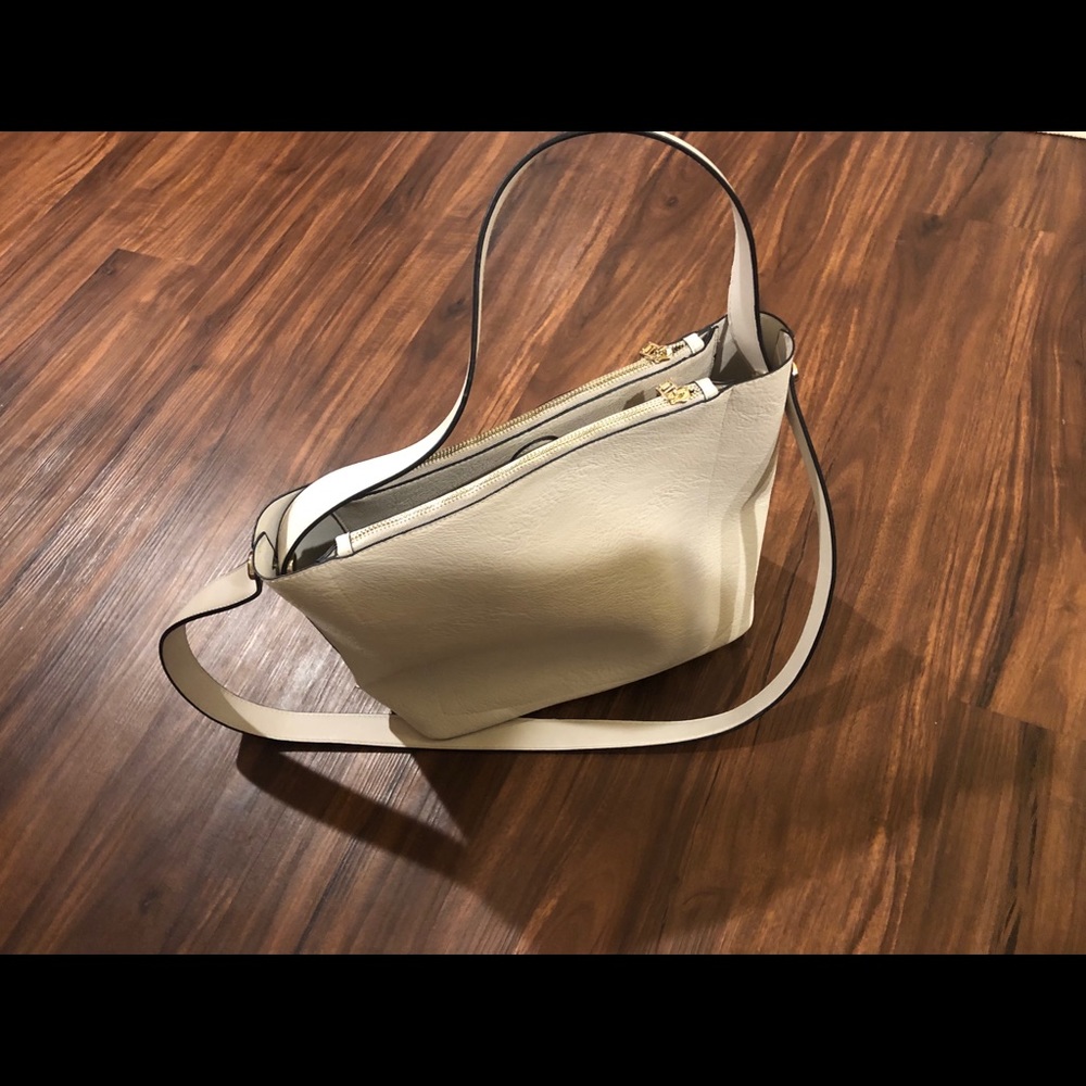 NWT Isabelle Vegan Cream Black Pencil Edge Purse